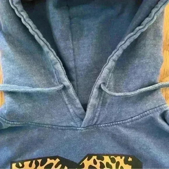 MTV Music Television Cropped Hoodie. Animal print Logo. Blue. Size M - Picture 5 of 7